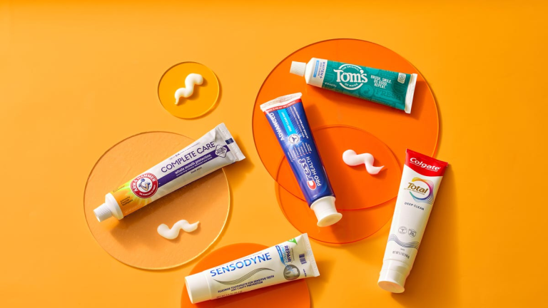Choosing foaming toothpaste and coral calcium toothpaste for everyday freshness