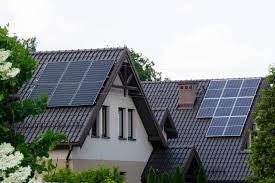 4 Benefits of Solar Roofing for Residential Properties