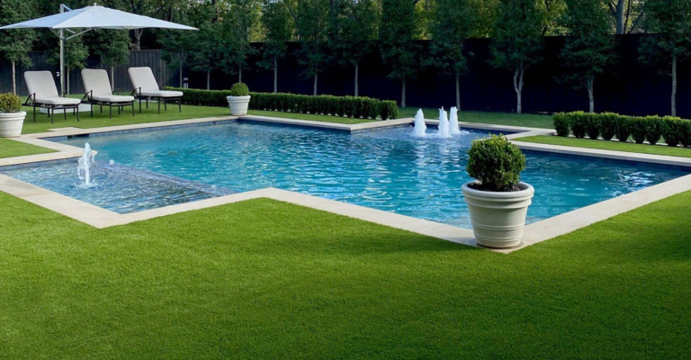 A Complete Guide to Choosing Artificial Turf for Pool Surroundings