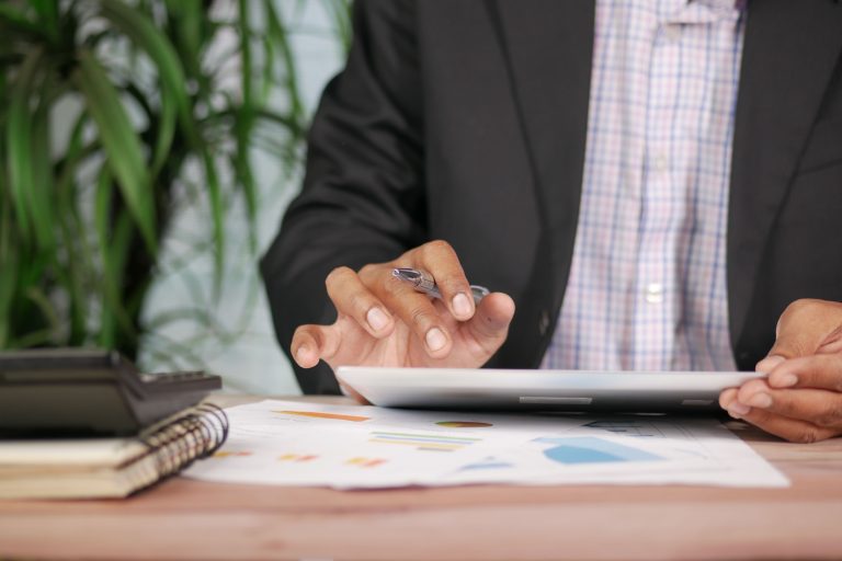 How to Keep Your Business Running While Waiting on Overdue Invoices